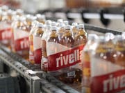 Rivella ist im letzten Jahr gewachsen. In der Schweiz stiegen die Verkäufe um 1,2 Prozent. Deutlich schneller war das Wachstum im Ausland mit 13,8 Prozent. (Bild: KEYSTONE/GAETAN BALLY)