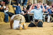 Ist der Favorit schlechthin: der Zuger Pirmin Reichmuth, hier beim Sieg am Hallenschwinget in Sarnen. (Bild: Philipp Schmidli, Sarnen, 17. März 2019)