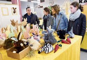 Die Osterausstellung in der Halle 44 zeigt jedes Jahr bunte Kreationen. (Bild: Werner Schelbert, Baar, 12. März 2016)