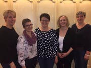 Die neue Präsidentin Rita Wyrsch (Mitte) wird von den neuen Vorstandsmitgliedern (von links) Sonja Ziegler und Luzia Loretz sowie den Abtretenden Agnes Zurfluh und Ruth Bissig begrüsst. (Bild: PD)