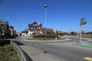 Der älteste Verkehrskreisel des Kantons bleibt vorerst so gestaltet, wie er ist. (Bild: Laura Manser)