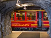 Die Jungfraubahn hat erneut einen Rekordgewinn erzielt und erhöht die Dividende. (Bild: KEYSTONE/MARTIN RUETSCHI)