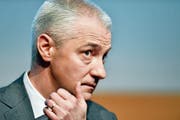 Migros-Chef Fabrice Zumbrunnen an der diesjährigen Bilanzmedienkonferenz in Zürich. (Bild: Walter Bieri/Keystone (26. März 2019)