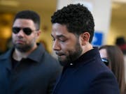 Actor Jussie Smollett looks on before leaving Cook County Court after his charges were dropped Tuesday, March 26, 2019, in Chicago. (AP Photo/Paul Beaty) (Bild: KEYSTONE/FR36811 AP/PAUL BEATY)