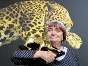 Agnès Varda 2014 am Filmfestival in Locarno: Die französische Regisseurin erhielt damals den Ehrenleoparden überreicht. (KEYSTONE/Urs Flueeler) (Bild: KEYSTONE/URS FLUEELER)