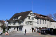 Auf den Liegenschaften rund um das Restaurant Schäfli sollen neue Wohnhäuser gebaut werden. (Bild: Laura Manser)