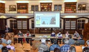 Die Vorsteherschaft der fusionierten Katholischen Kirchgemeinde Fischingen in der Klosterbibliothek; Präsident Martin Widmer, Renate Bissegger, Agnes Böhi, Elisabeth Stucki, Lydia Sturzenegger, Caroline Stäbler und Gabi Brühwiler. (Bild: Christoph Heer)