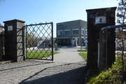 Zugang zum Neubau der Rehaklinik Zihlschlacht von der Hauptstrasse aus.