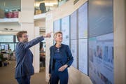Bundesrätin Karin Keller-Sutter und «Tagblatt»-Chefredaktor Stefan Schmid. (Bild: Benjamin Manser)