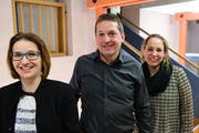 Schulpräsidentin Fabienne Brandenberger, Schulpfleger Marco Sonderegger und Schulleiterin Anina Wulf. (Bild: Werner Lenzin)