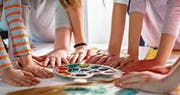 Nicht für alle Gemeinden lohnt es sich, eine Kindertagesstätte anzubieten. Muolen und Häggenschwil gehen anders vor. (Bild: Getty)
