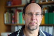 Urs Müller, Leiter Obst, Gemüse, Beeren im BBZ Arenenberg. (Bild: Nana do Carmo)