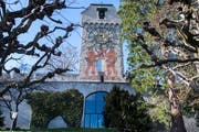 Der Zytturm ist Teil der Museggmauer. Er ist öffentlich zugänglich und beherbergt eine interessante Sammlung alter Turmuhren. Bild: Boris Bürgisser (Luzern, 26. März 2019)