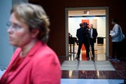 Die Macht im Hintergrund: Altbundesrat Christoph Blocher. (KEYSTONE/Anthony Anex)
