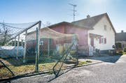 In diesem Haus hat am Donnerstagnachmittag die amtlichen Tierschutzkontrolle stattgefunden. (Bilder: Andrea Stalder)