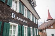 In der UKB-Filiale in Bürglen sollen bald keine Angestellten mehr arbeiten. So sieht es die Strategie der Bank vor, die seither für viel Kritik sorgte. (Bild: Keystone / Urs Flüeler, 1. Februar 2019)