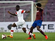 Der Winterthurer Ousmane Doumbia (links) setzt sich in dieser Szene gegen den Servettien Koro Koné durch (Bild: KEYSTONE/SALVATORE DI NOLFI)