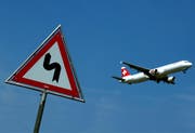 Auf Abwegen: Die Bundesbeamten sind sehr reisefreudig. (KEYSTONE/Martial Trezzini)