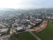 Im Oktober 2018 wurde für den Bau der Spange Hofen bereits der Humus abgetragen. (Bild: Olaf Kühne)