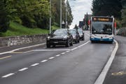 Die neue elektronische Busspur auf der Spitalstrasse ermöglicht dem Bus den individual Verkehr zu überholen. Bild: Boris Bürgisser (Luzern 6. September 2018)
