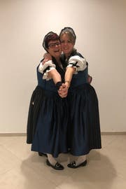 Die Tracht täuscht: Ruth Rutz (links), Patricia Wirth (rechts) und die Jodler am See setzen nicht nur auf Traditionelles, sondern auch auf Modernes.Bild: PD