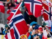 Postkarten-Wetter und Scharen von norwegischen Langlauf-Fans: Auch das bleibt von der WM in Seefeld neben dem Dopingskandal in Erinnerung (Bild: KEYSTONE/EPA/SRDJAN SUKI)