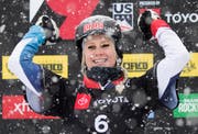 An den Schweizer Meisterschaften sicherte sich Julie Zogg gleich zwei Medaillen und konnte nach dem Weltmeistertitel (Bild) erneut jubeln. (Bild: George Frey/EPA)