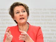 «Auch Nichtstun kostet»: Umweltministerin und SP-Bundesrätin Simonetta Sommaruga. (Bild: KEYSTONE/PETER SCHNEIDER)
