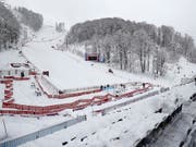 Zu viel Schnee in Rosa Chutor: Auch das Super-G-Rennen am Sonntag muss abgeblasen werden (Bild: KEYSTONE/AP/GABRIELE FACCIOTTI)