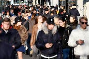 Weil Junge weniger oft abstimmen gehen, werden Entscheide über ihre Köpfe hinweg getroffen. (Bild: Keystone/Walter Bieri)