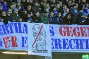 Die Hannover-Fans mögen ihren Geldgeber nicht. (Bild: Thomas Starke/Getty, Hannover, 1. Dezember 2018)