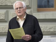 Die Ausweitung der Anti-Rassismus-Norm auf Homo- und Bisexuelle verstösst nach Meinung von EDU-Präsident Hans Moser gegen die Glaubensfreiheit. Denn dadurch könnten Priester nicht mehr «die biblische Wahrheit» verkünden. (Bild: Keystone/LUKAS LEHMANN)