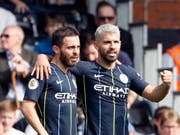 Bernardo Silva (links) und Sergio Agüero schossen Manchester City mit ihren Toren zum 2:0 gegen Fulham (Bild: KEYSTONE/AP/ALASTAIR GRANT)