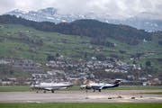 Der Flugplatz Buochs: Nicht alle Anwohner sind glücklich über die Aktivitäten auf den Flugplatz. (Bild: Alexandra Wey/keystone)