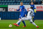 Marvin Schulz, defensives Mittelfeld, Note 3Der Deutsche ist einer der wenigen Luzerner, die in den Abschluss kommen. Er ist dabei aber so harmlos, wie das Team spielt. (Bild: Martin Meienberger/freshfocus, 30. März 2019)