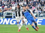 Juventus Turin (Mario Mandzukic) schlägt Empoli (Frédéric Veseli) (Bild: KEYSTONE/EPA ANSA/ALESSANDRO DI MARCO)