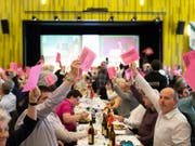 Die Delegierten der SVP Schweiz folgten dem Antrag des Parteivorstandes und beschlossen am Samstag Stimmfreigabe für die AHV-Steuervorlage. (Bild: KEYSTONE/GIAN EHRENZELLER)