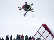 Andri Ragettli fliegt beim Saisonfinale der Freeskier zum Sieg (Bild: KEYSTONE/AP Winter Games NZ/IAIN MCGREGOR)