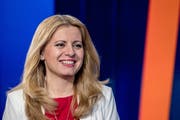 Zuzana Čaputová vor einer TV-Debatte in Bratislava. (Bild: Martin Divisek/EPA, 31. März 2019)