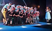 «Alice im Wunderland» zieht sowohl die Zuschauer wie auch die Schauspieler in ihren Bann. (Bild: Romano Cuonz, Sarnen, 30. März 2019)