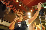 Marc Sway machte Stimmung in der Kirchberger Eintracht. (Bild: Michael Hug)