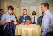 GLP und FDP: Lucas Orellano, der neue GLP-Gemeinderat Lorenz Weber und der FDP-Präsident Roman Pulfer. (Bild: Andrea Stalder)