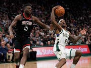 Clint Capela (links) ist derzeit bei bester Laune (Bild: KEYSTONE/AP/MORRY GASH)