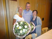 Präsident Rolf Stucki verabschiedet Margrit Goldiger (l.) und Franziska Käslin aus dem Vorstand. (Bild: Ruedi Wechsler, Klewenalp, 29. März 2019)
