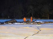 Beim Absturz eines Kleinflugzeugs in Südhessen sind am Sonntag nach ersten Erkenntnissen der Polizei drei Menschen ums Leben gekommen. (Bild: KEYSTONE/AP DPA/GREGOR BAUERNFEIND)