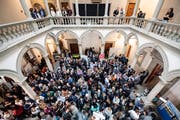 Blick in den Lichthof im Luzerner Regierungsgebäude. (Bild: KEYSTONE/Urs Flüeler)
