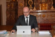 Für Peter Minikus war es die erste Bürgerversammlung als Kirchberger Gemeinderatsschreiber. (Bild: Beat Lanzendorfer)