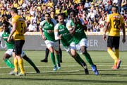 St. Gallens Axel Bakayoko jubelt nach seinem Tor zur Führung. (Bild: KEYSTONE/Anthony Anex)