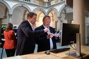 Kantonsratskandidat Thomas Meier (FDP, links). (Bild: Philipp Schmidli)
