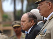 Inmitten einer Protestwelle gegen die Führung des Landes hat Algeriens altersschwacher Präsident Abdelaziz Bouteflika am Sonntag eine neue Regierung ernannt. (Bild: KEYSTONE/AP/ANIS BELGHOUL)